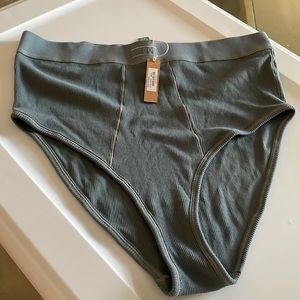 NWT skims ribbed boxer